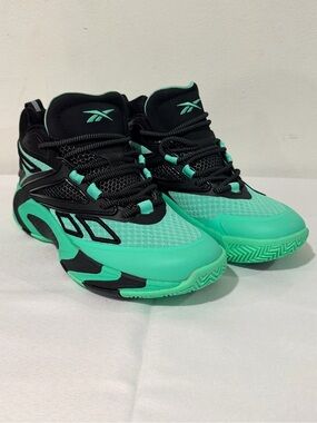 Reebok Mint Green and Black - size USA 7.5